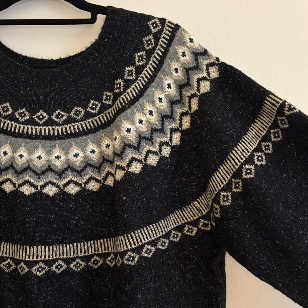 nwt: cozy geo pattern sweater - Picture 2 of 4